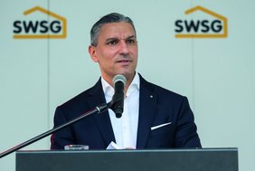 Samir Sidgi, Geschäftsführer der SWSG bei der Begrüßung der Festgäste