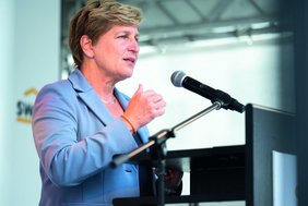 Ministerin Nicole Razavi lobt das Projekt in Zuffenhausen