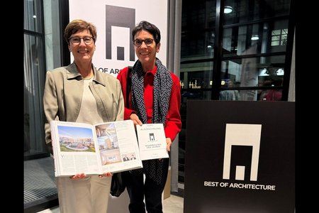 LBG-Vorständin Antje Durach und LBG-Mitarbeiterin Monika Himmelsbach bei der Preisverleihung des Callwey-Awards